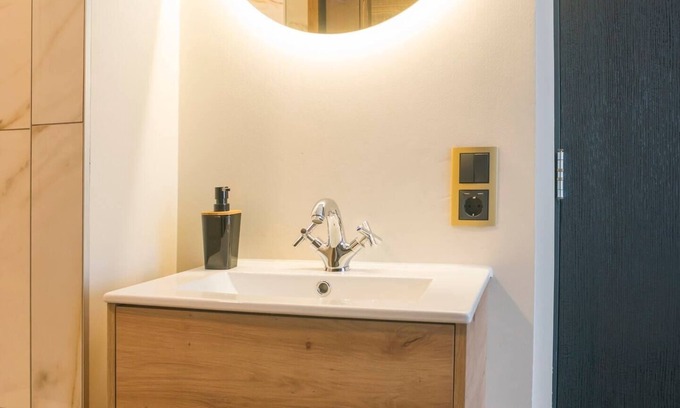Tilburg Apartment | Modern Retreat with Kitchen | Newly Renovated Comfort