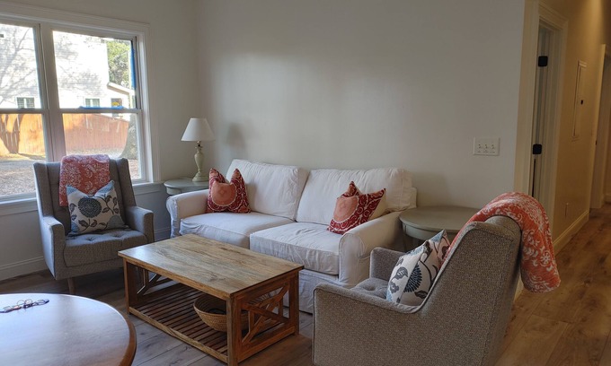 Charleston Cottage | Renovated Retreat Near Downtown & Folly Beach - 9.8 Rated