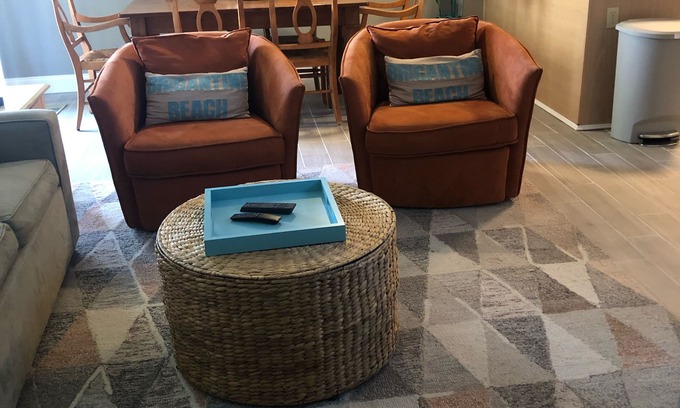 Southend Condo | Beachfront Retreat with Pool & Ocean Views - Rated 10/10