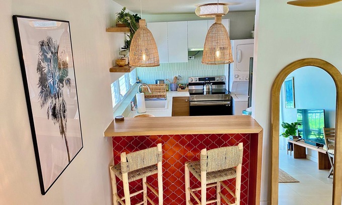 San Mateo Condo | Renovated Condo Steps from Condado Beach with Ocean View