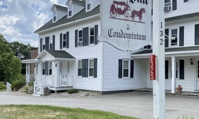 Hebron Condo | Inviting 2-Bed Condo with Beach Access & Mountain Views
