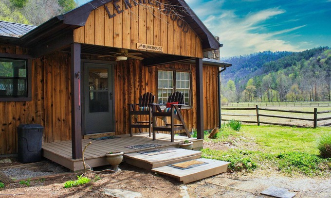 Ferguson Cabin | Cozy Cabin Retreat on Horse Farm with Hot Tub & WiFi