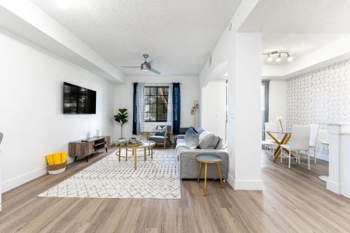 Delray Beach Apartment | Beautiful Delray Beach Townhome with Oceanfront Pool