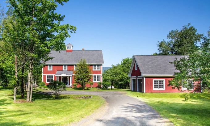 Warren House | Elegant East Warren Farmhouse with Private Pool & Breakfast