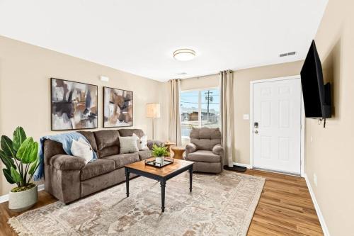 Roseville Apartment | Modern Flat Steps from Downtown Roseville with Pet Options