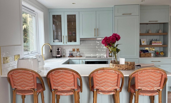 Whiteness Ski Chalet | Newly Renovated Chic Beachfront Chalet with Sea Views in Shetland