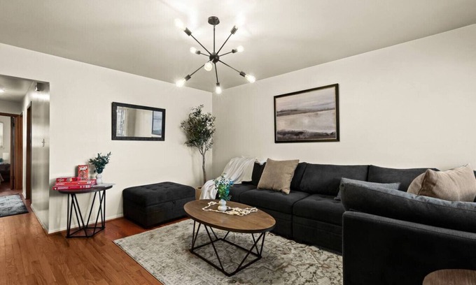 Lincoln Park House | Newly Renovated GEM Work Crews Welcome