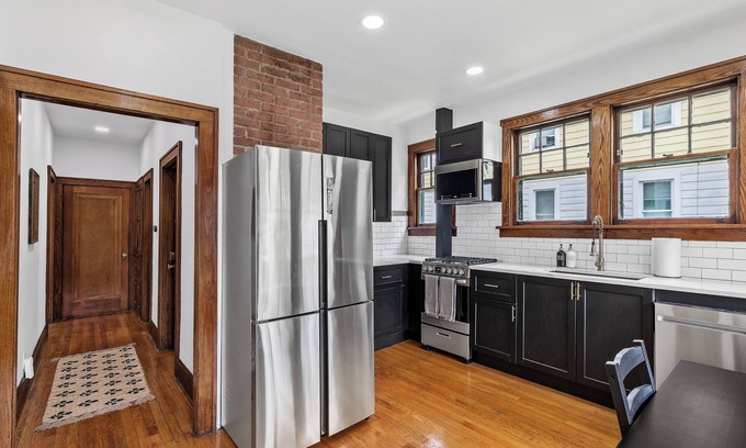 Melrose Apartment | Pet-Friendly Melrose Retreat with Spa & Breakfast Included