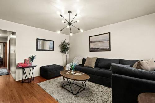 Lincoln Park House | Newly Renovated GEM Work Crews Welcome