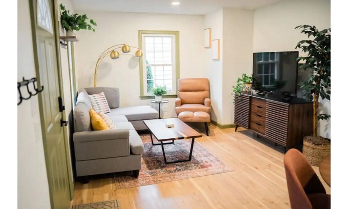 Grandview Heights House | Newly Renovated Home - Creative&Cozy - Location!