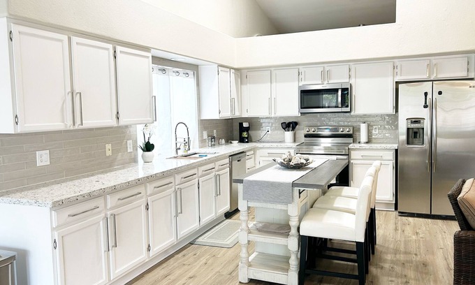 Garden Lakes House | Tranquil Retreat with Heated Pool and Scenic Views