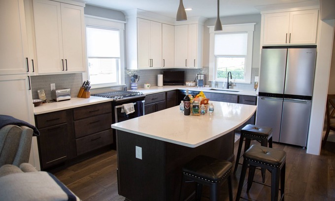 Northeast South Bend House | Renovated Retreat Steps from Notre Dame with Great Amenities