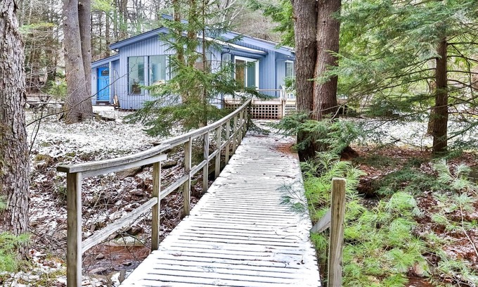 Maplecrest House | Peaceful 5 Acre Retreat with Spa & Hot Tub - Guest Rated 9.2