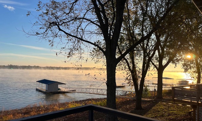 Grove House | Experience a Newly Renovated Lakeside Retreat for Families