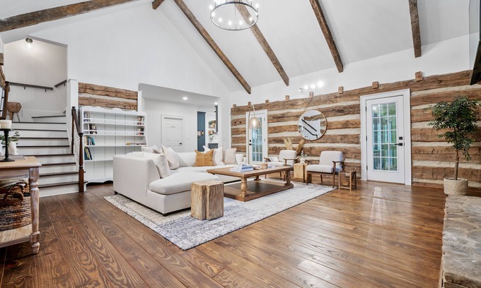 Jackson County Other | Designer Farmhouse Getaway with Spa & Hot Tub, Rated 10/10