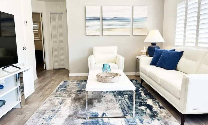 Solana Apartment | Modern Apartment 3 of 4 - Family-Friendly & Spa Amenities