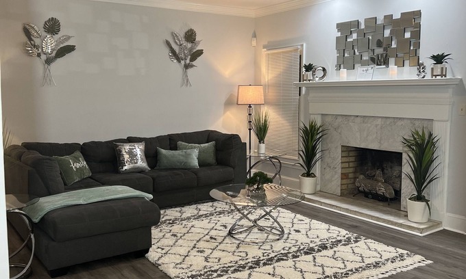 Athens Condo | Modern 2 Bedroom Condo Near UGA - Rated 10/10 by Guests