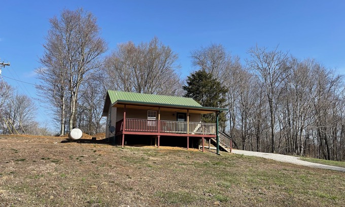 Albany Cabin | Renovated Retreat Near Rowena, Grider & Wolf Creek Dam