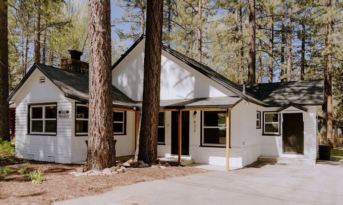 Big Bear Lake House | Revamped Pet-Friendly Retreat with Lake Views & Pool