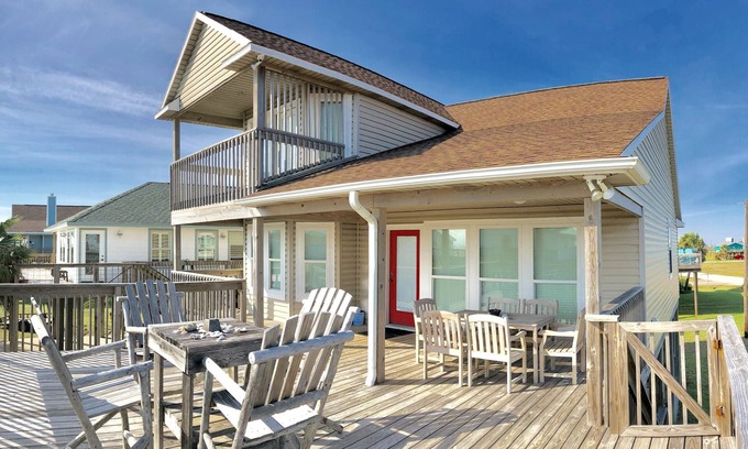 San Luis House | Experience Panoramic Ocean Views Steps from the Beach