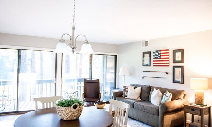Pinehurst Condo | Modern Comfort: Newly Renovated Hotel with Breakfast & Kitchen