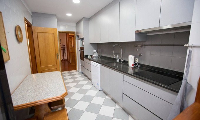 Povoa De Varzim Apartment | Stylish T2 in Povoa de Varzim with Ocean View & Kitchen