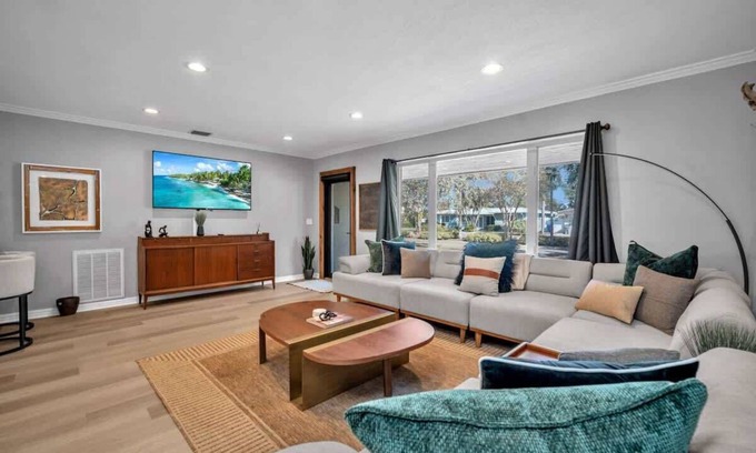 Beachway Estates House | Newly Renovated - Sunny Family Haven in Pompano