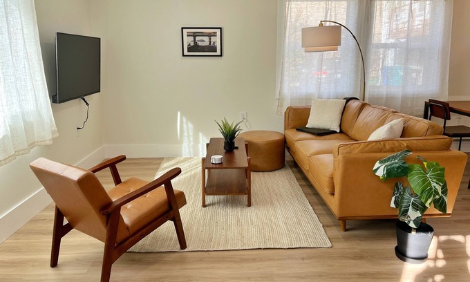Gatewood House | Modern Sound Breeze Guest Suite with Kitchen & Family Amenities