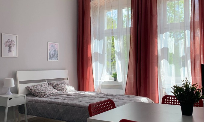 Srodmiescie House | Renovated Apartment in Old Town with Kitchen - 10/10 Rating