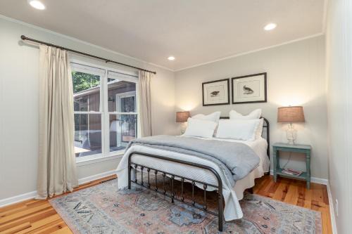 Highlands House | Renovated Two Cubs Cottage with Kitchen & Breakfast Included