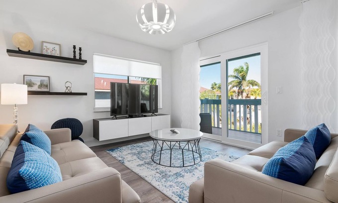 Bradenton Beach Condo | Renovated Oasis Steps from the Beach - 10/10 Guest Rated!