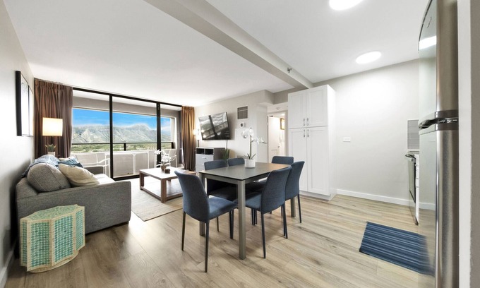 Waikiki Hotel | Renovated Waikiki Sunset with Diamond Head Ocean Views