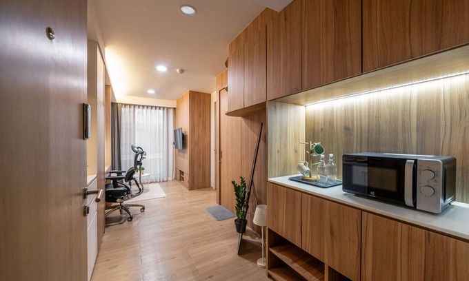 Nana Condo | Convenient Work-Friendly Condo in Heart of BKK