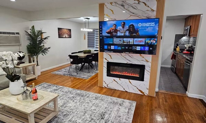 Hicksville House | Newly Stunningly Updated 4-bedroom house in lovely Hicksville with WiFi, AC.