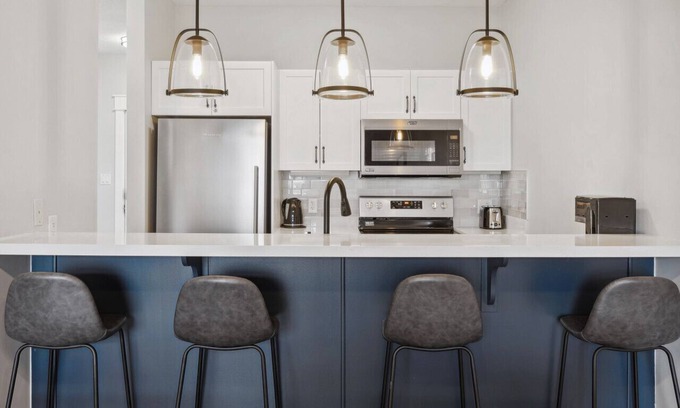 The Blue Mountains Condo | Elegant 2 Bedroom Condo Steps from the Village & Amenities