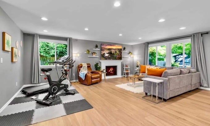 South Juanita House | Perfectly Updated Kirkland House with AC Near I405