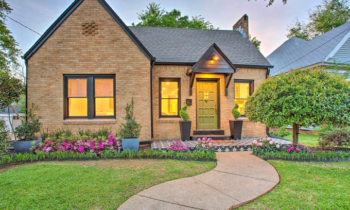 Tyler House | Updated Azalea District Home with Spa & Family Amenities