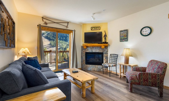 Mountain House Condo | Inviting Mountain Retreat with Pool and Slopeside Views