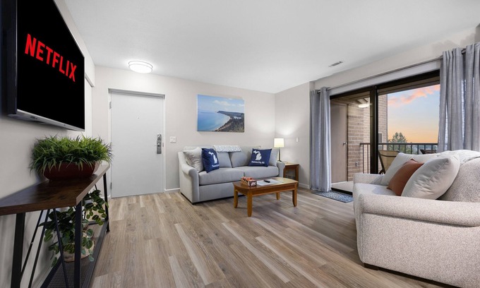 Acme Condo | Updated Lakeview Golf Retreat: 1BDR Condo with Spa & Dining