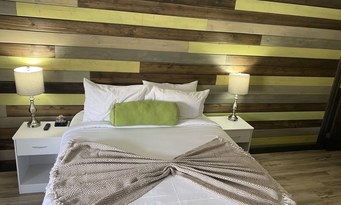 Davenport Apartment | Discover a Modern Retreat by Lake Roosevelt's Beauty