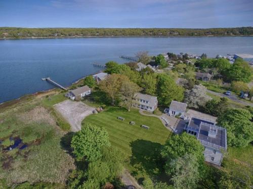Orleans House | Updated Hotel Steps from Water - Pet & Child Friendly