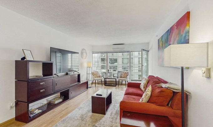 Downtown Seattle Apartment | Prime Newmark Condo with Pool, Hot Tub & Fitness Room