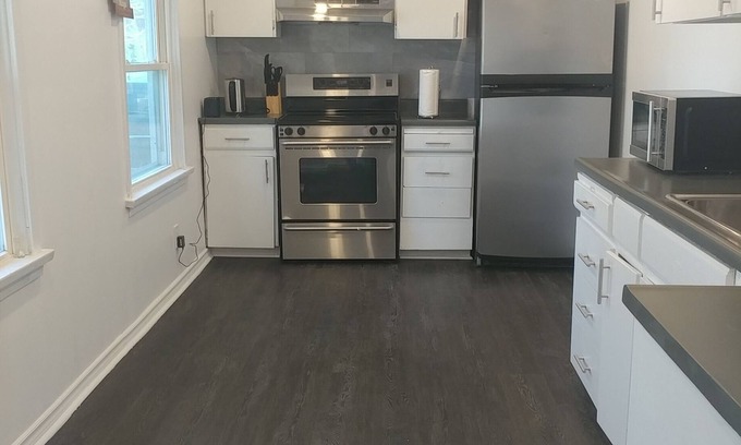 Newmarket House | Newmarket 3-Bedroom Apartment with Pool and Two Parking Spots