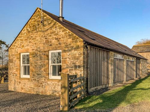 Hallington House | Unforgettable Stay at Newonstead Bothy - Pet Friendly Retreat