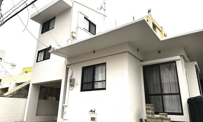 Chatan House | Beachside Retreat in Chatan: Steps to the Shore & Spa