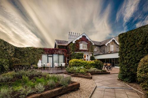 Kilkenny Hotel | Elegant Newpark Hotel: Guest Rated 9/10 with Pool Access