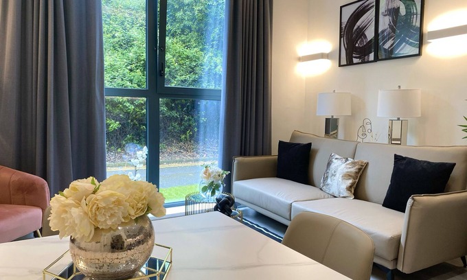 Great Linford Apartment | Stylish Newpointe Serviced Apartment with Breakfast Included