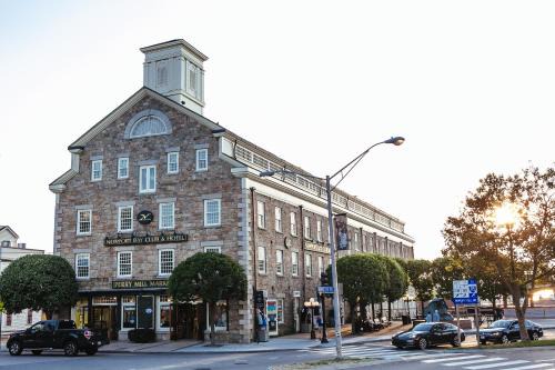 Yachting Village Hotel | Experience Newport Bay Club: Family-Friendly & Accessible