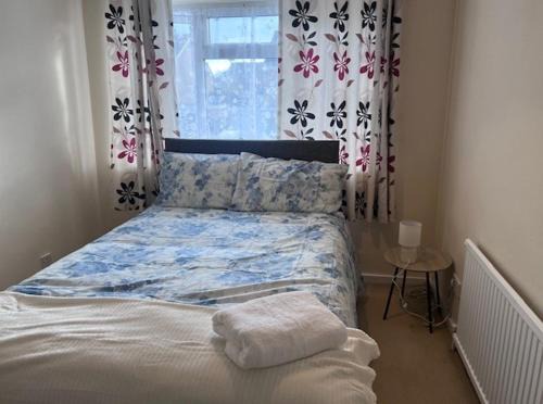 Newport Pagnell House | Cozy Newport Pagnell Guest House with Hot Tub Amenities