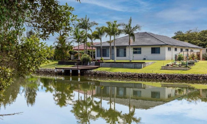 Yamba House | Idyllic Newport Retreat with Ocean Views for Families